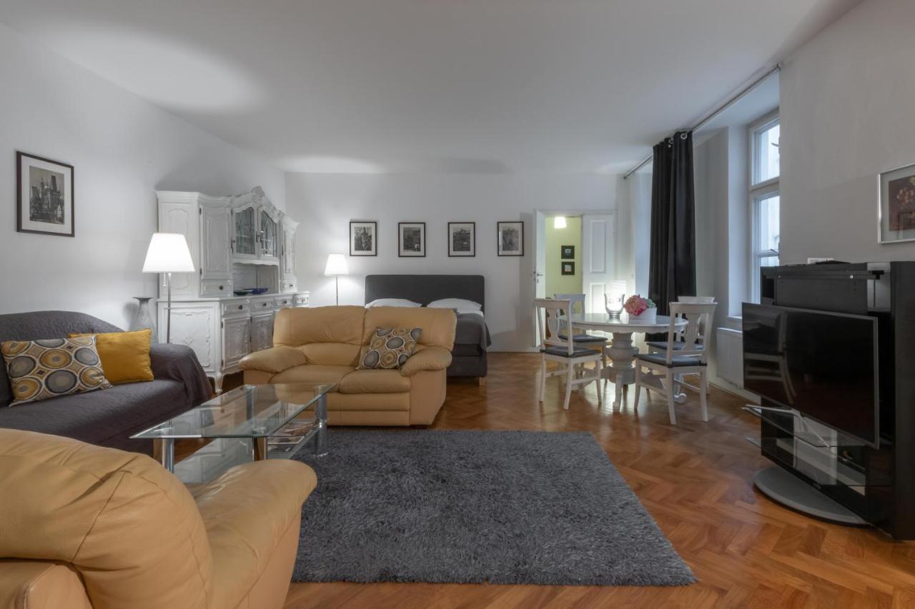 Apartman Carolinum Apartment Praha Bagian luar foto