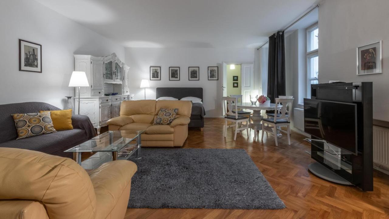 Apartman Carolinum Apartment Praha Bagian luar foto