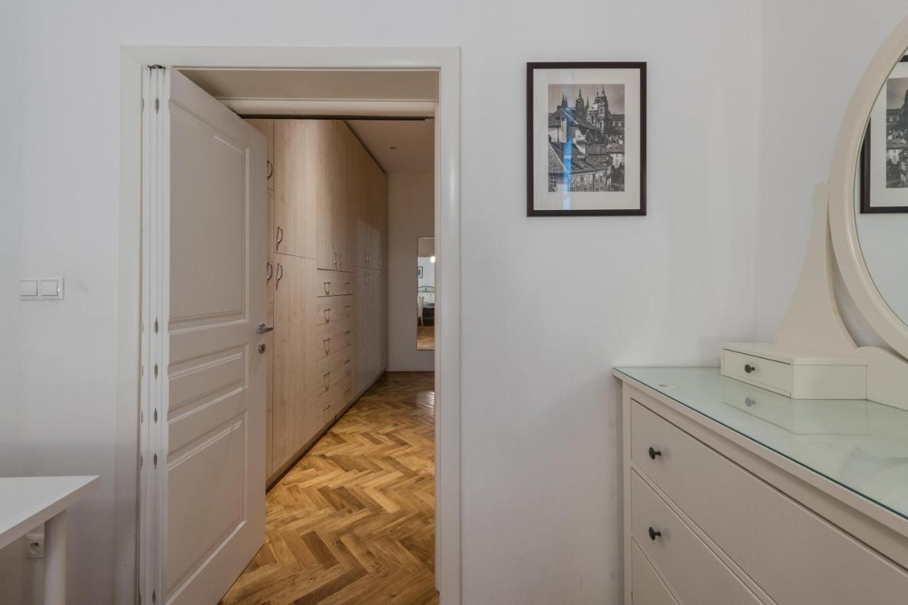 Apartman Carolinum Apartment Praha Bagian luar foto